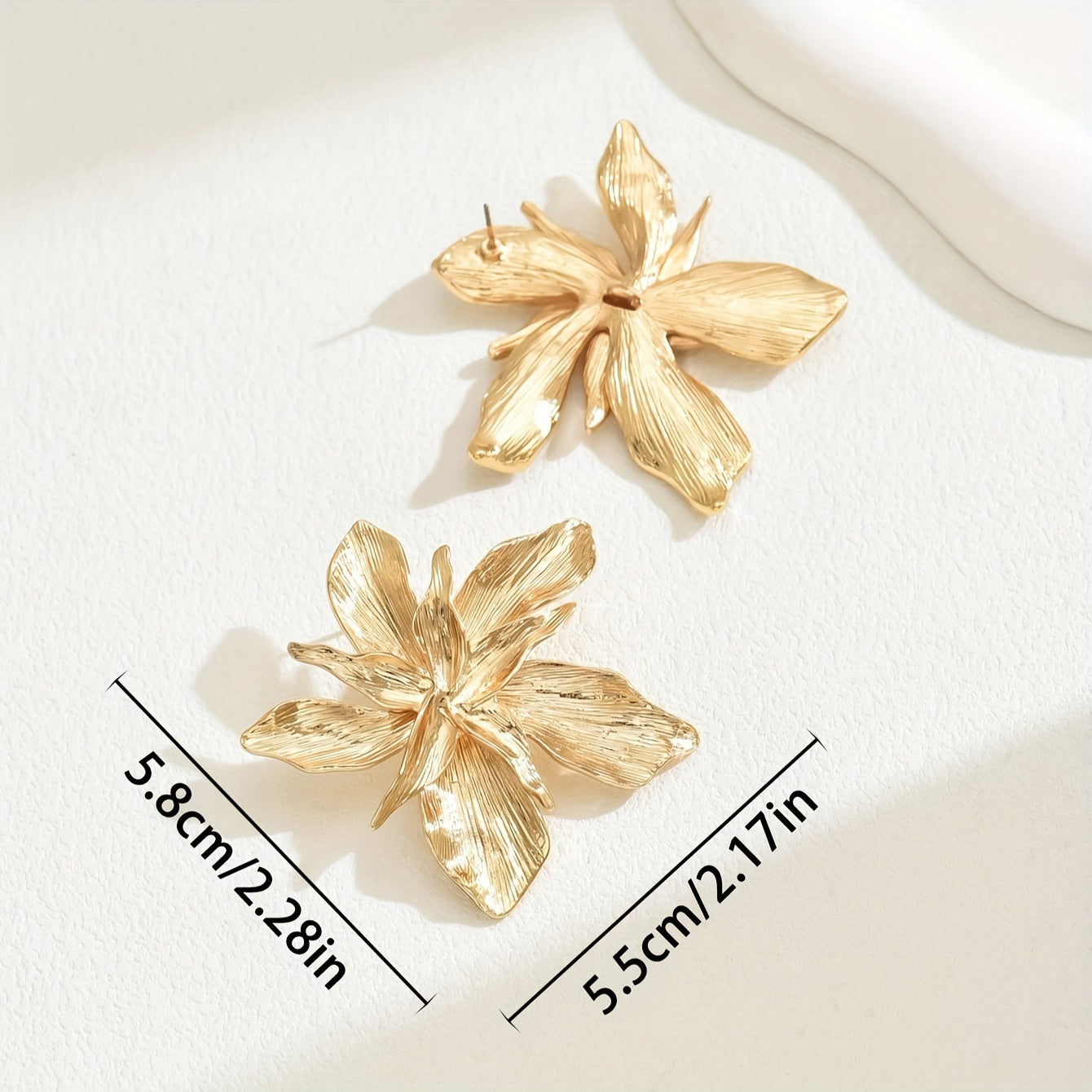 Lanira™ | Golden Floral Drop Earrings